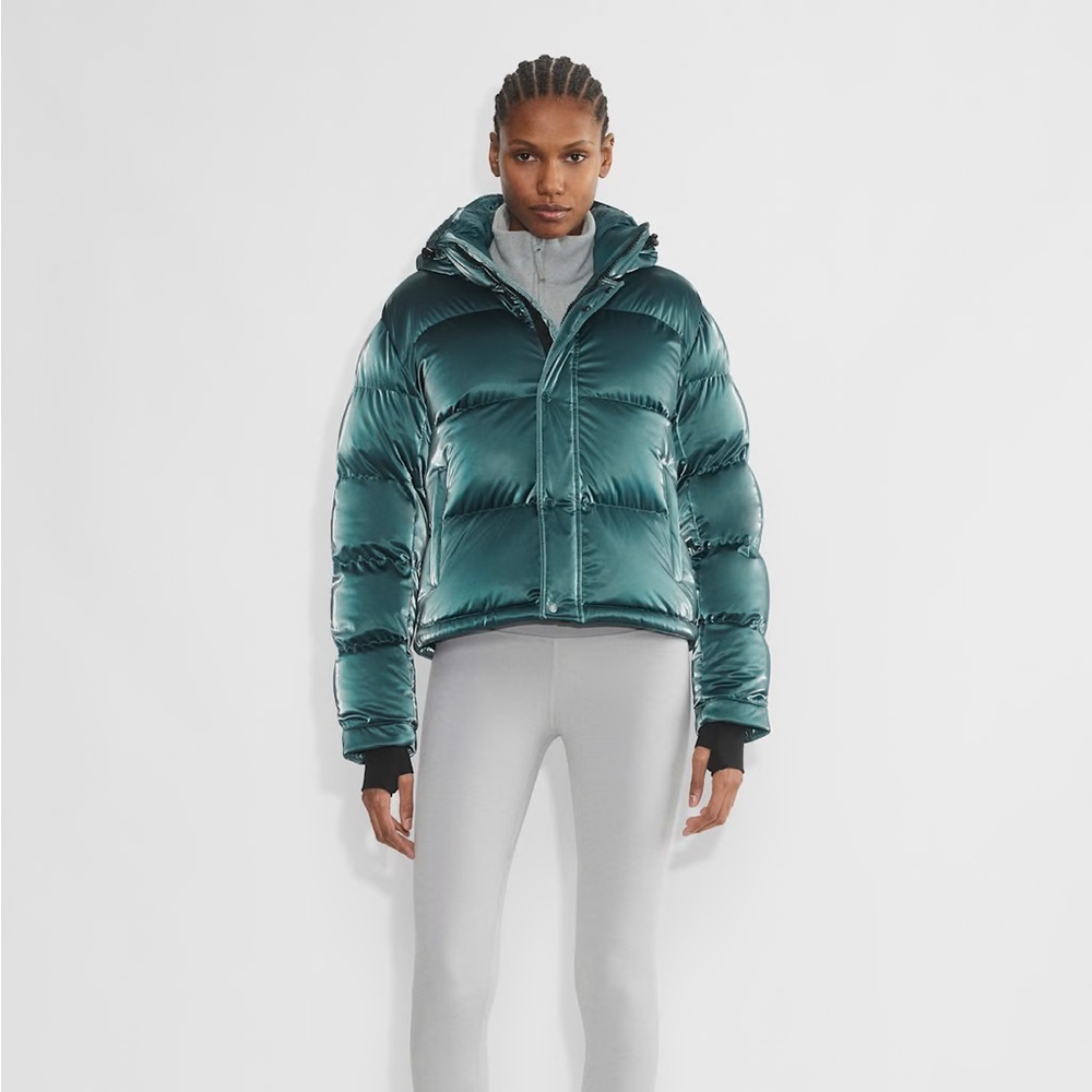 The Super Puff™ Shorty - Liquid Shine color Herbage Green